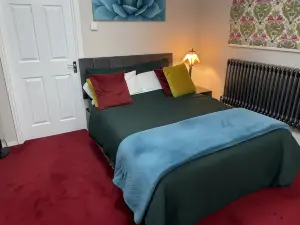 Impeccable 1-Bed Apartment in Sevenoaks, Kent