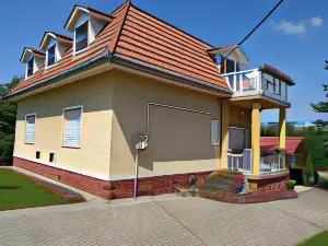 Anikó Apartmanház