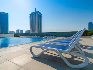 S Plaza Suites Hotel