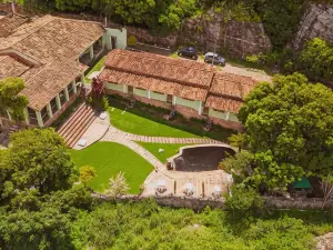 Pousada Pedras de Igatu