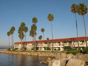 Oceanside Marina Suites - A Waterfront Hotel