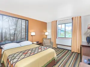 Super 8 by Wyndham Norton VA