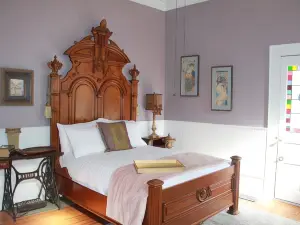 Benefield House Bed & Breakfast