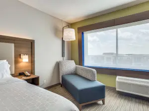 Holiday Inn Express & Suites Denton South