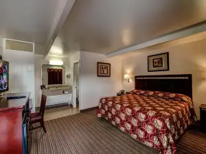 Whispering Palms Inn