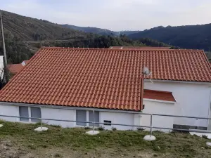 Casas da Escola - "Casa da Professora" - Meãs