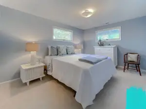 Secluded Haven - Hot Tub, Private Beach, Tesla Charger