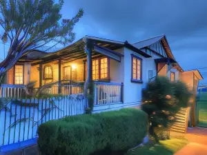 Andavine House - Bed & Breakfast
