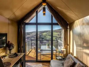 Moose & Reindeer Cabin Chalets with A Panoramic View - Happy Rentals