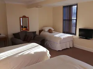 Victoria Hotel