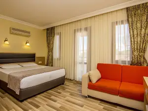 Magic Tulip Beach Hotel