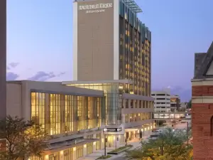 DoubleTree by Hilton Cedar Rapids Convention Complex