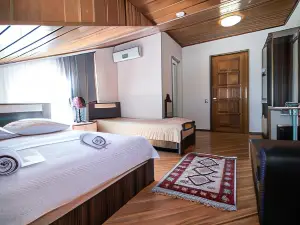 Family Hotel Lago & Wine Cellar
