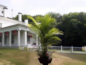 House of 1833 Bed and Breakfast