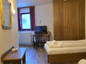 Pension "Zum Goldenen Kreuz"