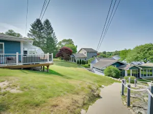 Vintage Susin Lake Cottage with Deck and Hot Tub!