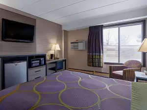 Super 8 by Wyndham Owatonna