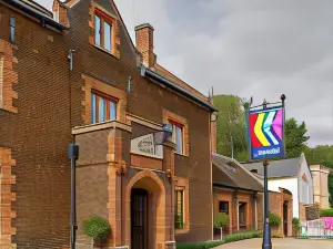 Ffolkes Arms Hotel