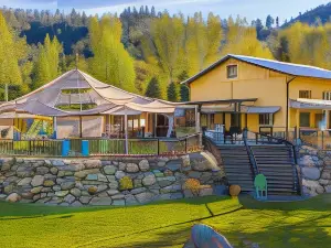 Strawhouse Resorts