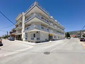 Karystos Mare Apartments