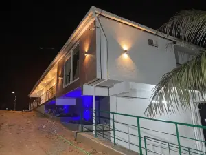 Earth Lounge Resort