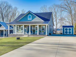 Scottsville Cottage Fire Pit and All-Year Lake View