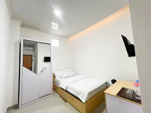 River House Mitra RedDoorz