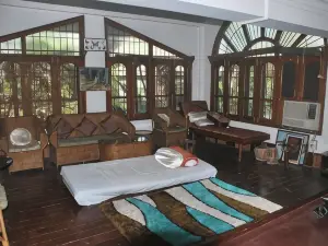Hilltop Lodge