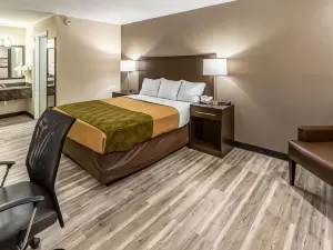 Econo Lodge Inn & Suites