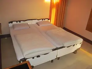 Raturi State Hotel