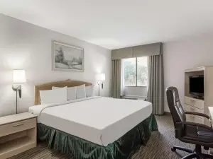 Days Hotel by Wyndham Peoria Glendale Area