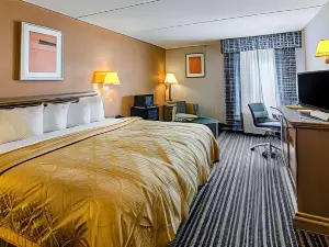 Econo Lodge Inn & Suites