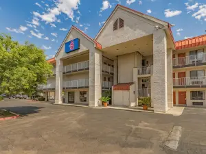 Motel 6 Fresno, CA - Yosemite Hwy