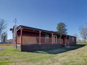 Peaceful Kentucky Countryside Cabin with Porch