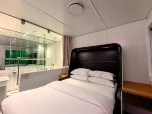 Yotelair London Gatwick Airport