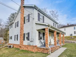 Zanesville Apartment w/ Porch - 3 Mi to Downtown!