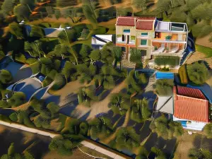 Ampoulos Rooms & Apartments