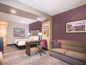 La Quinta Inn & Suites by Wyndham Clifton Park/Saratoga Area