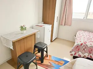 Camelo locação de Suítes Individuais Pousada Com Cozinha e Sala Compartilhada
