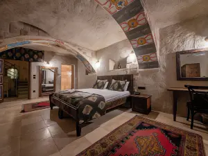Capp Royal Cave Hotel