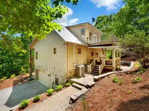 Exquisite Mountain Home with Resort Amenities - Breathtaking Views