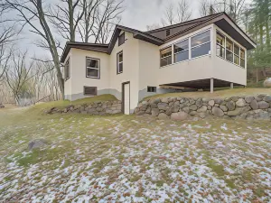 Mason Cabin w/ Private Dock on Marengo Lake!