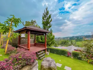Saung Orange Village