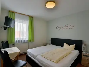Café Und Hotel Zum Grünen Baum