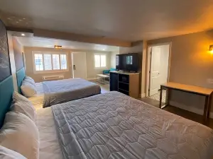 Super 8 by Wyndham Oceanside Downtown