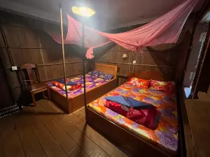 Bee Bee's Chalets Home Stay and Trekking