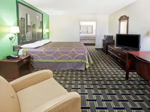 Super 8 by Wyndham Baytown / I-10