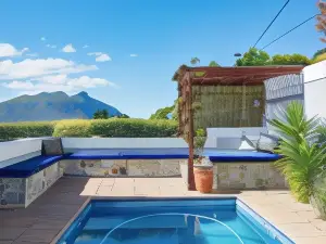 Hout & about Guest House