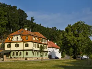 Lovecký zámeček