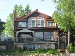 Waterfront Apartment 300742